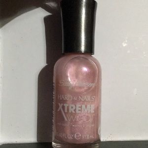 Xtreme wear nails color: 194 on cloud shine